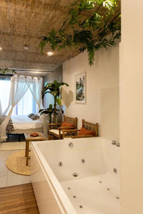 Bali Serenity Balneo Et Lit Rond Lagnieu Buitenkant foto