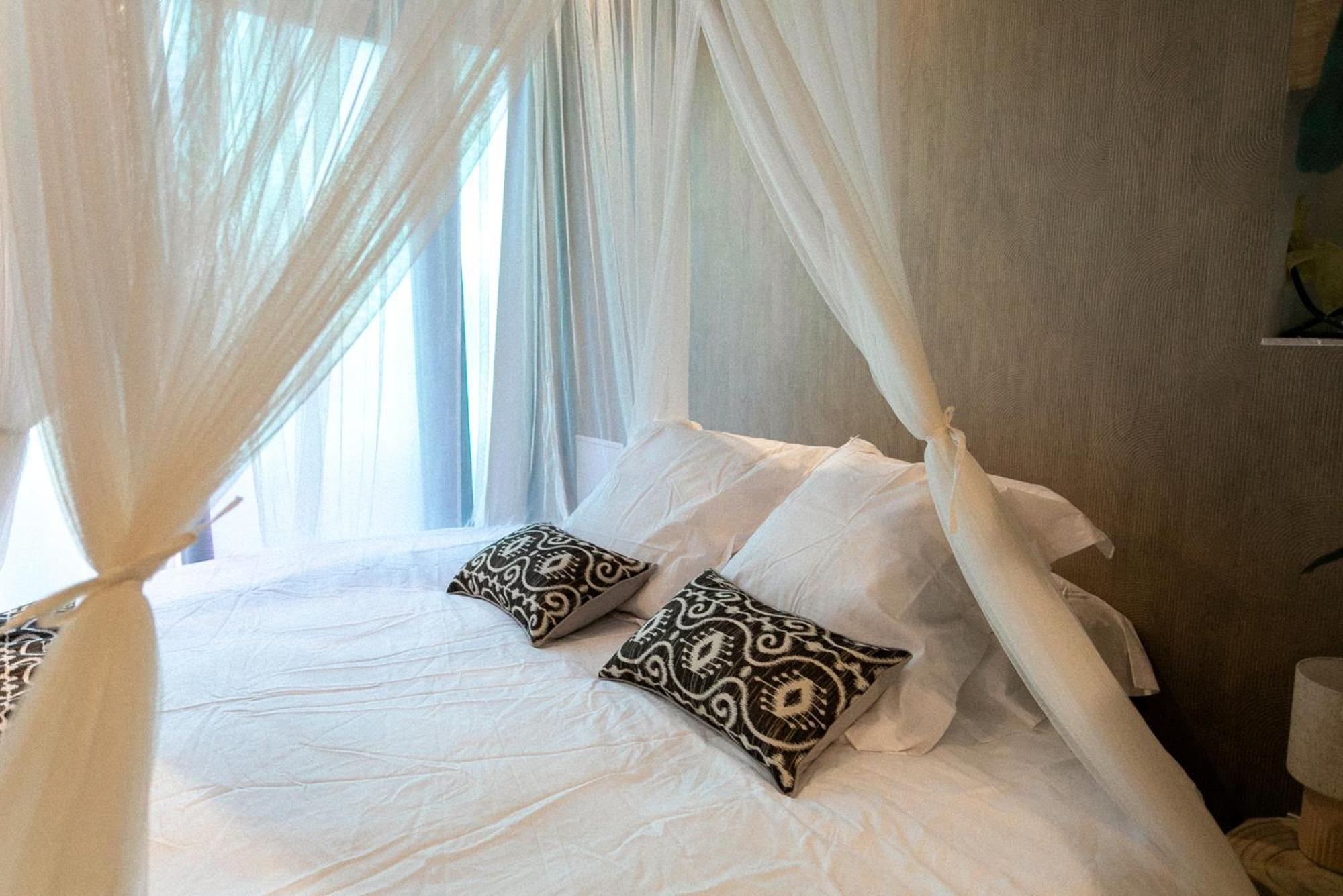 Bali Serenity Balneo Et Lit Rond Lagnieu Buitenkant foto